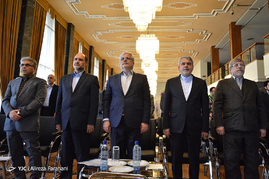 تفاهمنامه وزارت فرهنگ و ارشاد اسلامی و سازمان تامین اجتماعی برای بیمه اصحاب فرهنگ و هنر و رسانه امروز با حضور وزیر فرهنگ و ارشاد و مدیر عامل سازمان تامین اجتماعی به امضا رسید.