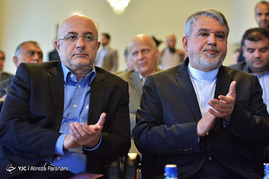 تفاهمنامه وزارت فرهنگ و ارشاد اسلامی و سازمان تامین اجتماعی برای بیمه اصحاب فرهنگ و هنر و رسانه امروز با حضور وزیر فرهنگ و ارشاد و مدیر عامل سازمان تامین اجتماعی به امضا رسید.