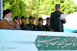 مراسم دانش‌آموختگی دانشجویان دانشگاه امام حسین(ع) با حضور فرمانده کل قوا