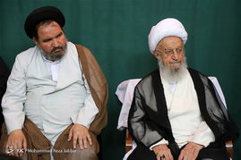 عمامه گذاری طلاب توسط آیت الله مکارم شیرازی ‎- قم‎
