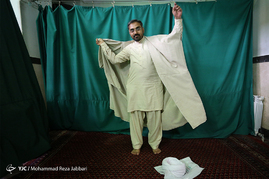 عمامه گذاری طلاب توسط آیت الله مکارم شیرازی ‎- قم‎