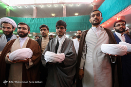 عمامه گذاری طلاب توسط آیت الله مکارم شیرازی ‎- قم‎