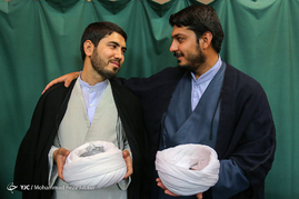 عمامه گذاری طلاب توسط آیت الله مکارم شیرازی ‎- قم‎