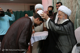 عمامه گذاری طلاب توسط آیت الله مکارم شیرازی ‎- قم‎
