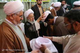 عمامه گذاری طلاب توسط آیت الله مکارم شیرازی ‎- قم‎