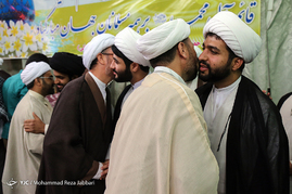 عمامه گذاری طلاب توسط آیت الله مکارم شیرازی ‎- قم‎
