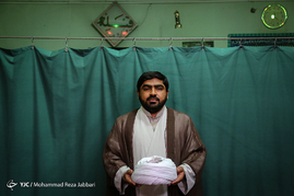 عمامه گذاری طلاب توسط آیت الله مکارم شیرازی ‎- قم‎