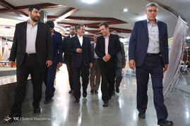 پشت صحنه ضبط برنامه رادیویی اسحاق جهانگیری نامزد انتخابات ریاست جمهوری