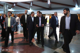 پشت صحنه ضبط برنامه رادیویی اسحاق جهانگیری نامزد انتخابات ریاست جمهوری