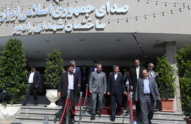 پشت صحنه ضبط برنامه رادیویی اسحاق جهانگیری نامزد انتخابات ریاست جمهوری