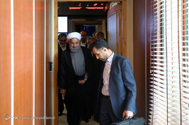 پشت صحنه ضبط برنامه حسن روحانی نامزد انتخابات ریاست جمهوری
