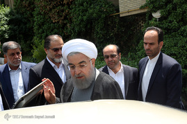پشت صحنه ضبط برنامه حسن روحانی نامزد انتخابات ریاست جمهوری