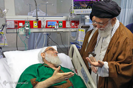 عیادت رهبر معظم انقلاب از آیت‌الله هاشمی شاهرودی