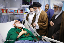 عیادت رهبر معظم انقلاب از آیت‌الله هاشمی شاهرودی