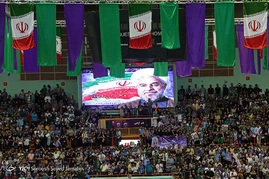 همایش حامیان حسن روحانی در ورزشگاه ۱۲ هزار نفری آزادی