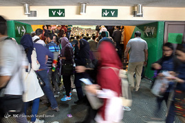 همایش حامیان حسن روحانی در ورزشگاه ۱۲ هزار نفری آزادی