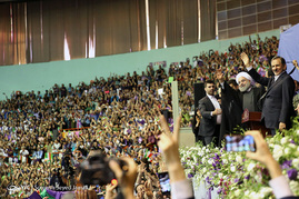 همایش حامیان حسن روحانی در ورزشگاه ۱۲ هزار نفری آزادی