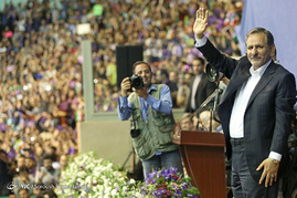 همایش حامیان حسن روحانی در ورزشگاه ۱۲ هزار نفری آزادی