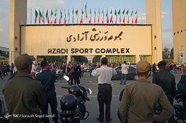 همایش حامیان حسن روحانی در ورزشگاه ۱۲ هزار نفری آزادی