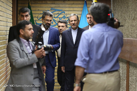 پشت صحنه ضبط برنامه معاونت سیما اسحاق جهانگیری نامزد انتخابات ریاست جمهوری