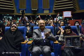 همایش بانوان تهرانی حامی محمدباقر قالیباف صبح امروز یکشنبه در سالن مجموعه شهدای انقلاب اسلامی برگزار شد.