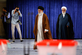 حضور رهبر معظم انقلاب پای صندوق رای
