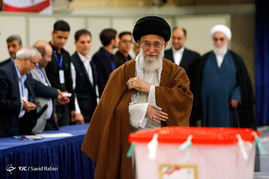 حضور رهبر معظم انقلاب پای صندوق رای