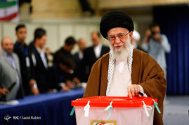 حضور رهبر معظم انقلاب پای صندوق رای