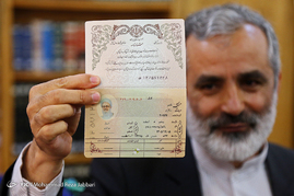 حضور آیت الله مکارم شیرازی پای صندوق اخذ رای