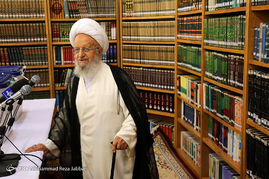 حضور آیت الله مکارم شیرازی پای صندوق اخذ رای