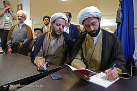 حضور آیت الله مکارم شیرازی پای صندوق اخذ رای