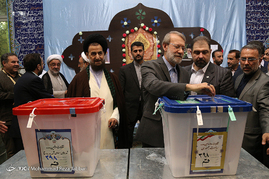 حضور آیت الله مکارم شیرازی پای صندوق اخذ رای