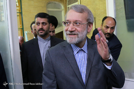 حضور آیت الله مکارم شیرازی پای صندوق اخذ رای