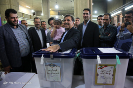 حضور وزیر راه در ستاد انتخابات وزارت کشور