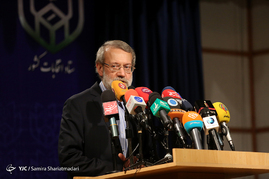 حضور رئیس مجلس شورای اسلامی در ستاد انتخابات وزارت کشور