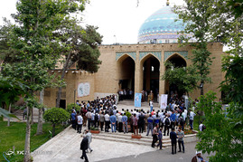 تجمع اعتراضی در دانشگاه امام صادق(ع) در پی هتک حرمت آیت الله شیخ عیسی قاسم