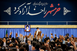 مراسم شب خاطره دفاع مقدس با حضور رهبر معظم انقلاب