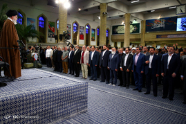 مراسم شب خاطره دفاع مقدس با حضور رهبر معظم انقلاب