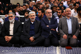مراسم شب خاطره دفاع مقدس با حضور رهبر معظم انقلاب