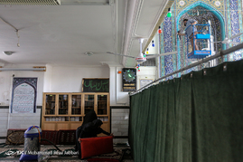 غبارروبی مساجد در آستانه ماه مبارک رمضان - قم‎
