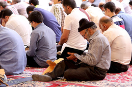 محفل انس با قرآن کریم در حرم شاهچراغ(ع)
