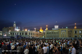 ضیافت افطار در حرم امام رضا(ع)‎