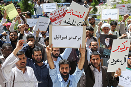 تجمع طلاب غیر ایرانی در محکومیت هتک حرمت رهبر شیعیان بحرین - قم‎‎
