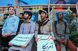 تجمع طلاب غیر ایرانی در محکومیت هتک حرمت رهبر شیعیان بحرین - قم‎‎