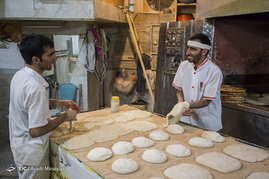 بفرمایید افطار