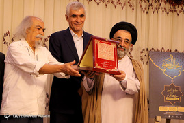 رونمایی از پوستر دومین دوره جایزه ادبی ریحانه(س) و افتتاح گالری خوشنویسی استاد چیزفهم و سالن تئاتر استاد لایق در شیراز ‎