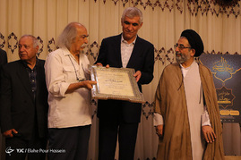 رونمایی از پوستر دومین دوره جایزه ادبی ریحانه(س) و افتتاح گالری خوشنویسی استاد چیزفهم و سالن تئاتر استاد لایق در شیراز ‎