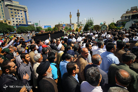 تشییع پیکر همسر آیت الله علم الهدی‎