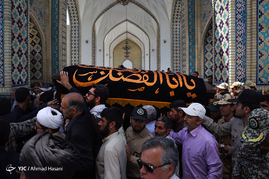 تشییع پیکر همسر آیت الله علم الهدی‎