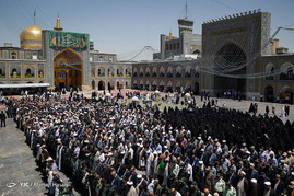 تشییع پیکر همسر آیت الله علم الهدی‎